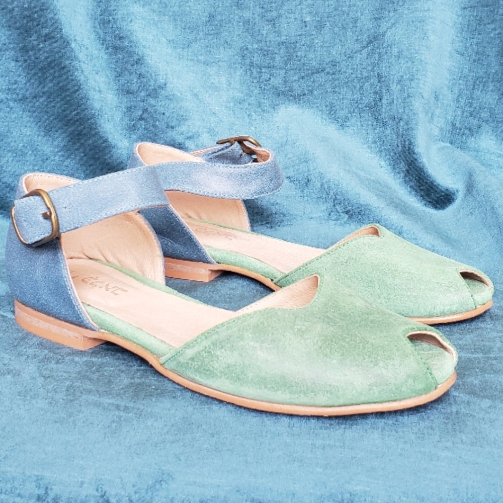 Mary jane style flats